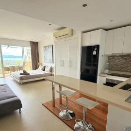 Sea-view apartment in Azur