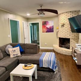 Cozy Family House 5 mins From Chiefs & Royals Stadium, hotel in Kansas City