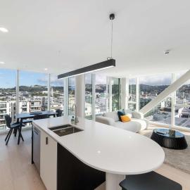 2BR Skyline Views - Cozy HydeLane Stay w Amenities