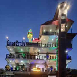 Hotel Biaspushp Dalhousie, מלון בBanikhet