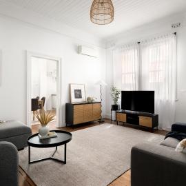 Pet-Friendly Hamilton Cottage Walk to Beaumont St & Racecourse