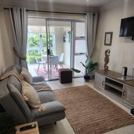 Shell Shores -Apartment with balcony, Sea views and private parking