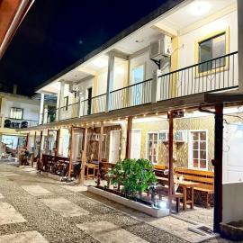 Villa Cruz Resort, hotelli kohteessa Dingalan