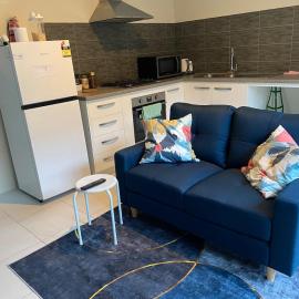 Guest suite with Free Wifi & Parking, hotel v Perthe