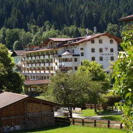 Landhotel Tirolerhof - Wildschönau - PREMIUM Card im Sommer, хотел в Оберау