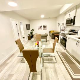 Calgary NW - 2 bedroom suite - 15 min to Airport