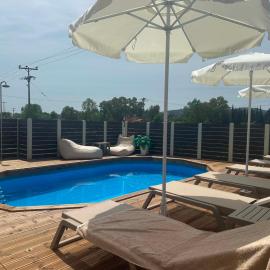 Evelina Luxury Suites with Swimming Pool in Corfu, hotel en Ipsos