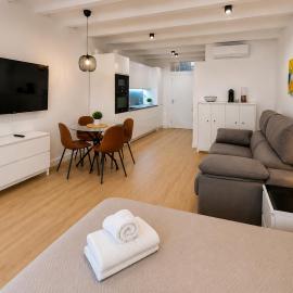 A H Rentals Picasso apartamento