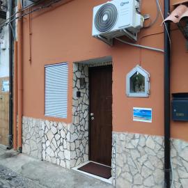 Papale AIRPORT HOUSE: Catania'da bir otel