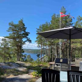 Sea view and sun, quiet cabin in beautiful nature, hotel u gradu Halden