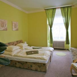 Hotel Zlaty Jelen, отель в городе Horažďovice