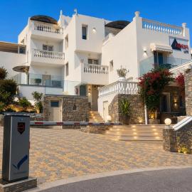 KORIFI Prime Suite Adults Only، فندق في Piskopianon