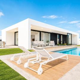 Atlantic Paradise with Heated Pool & Outdoor Kitchen with BBQ, hotell sihtkohas Villaverde