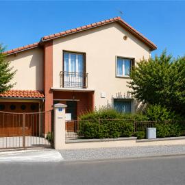 Maison ensoleillée très claire avec terrain clos 9 personnes
