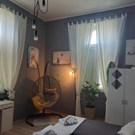 Peron 4-City & Station Stay