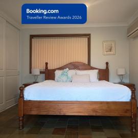 Baulkham Hills Deluxe King Room with Ensuite, Private Access & Air Con, hotel in Baulkham Hills