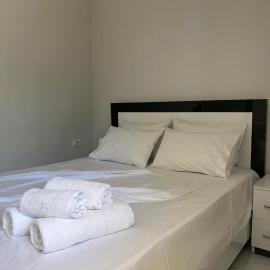 Aphrodite Apartments, hotel in Gjilek