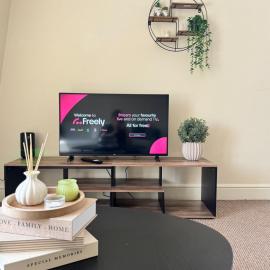 Spacious 2BR Flat/ Sleeps 6 / Near 02 & Parking