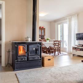 Country house with a spectacular view, 10 km away from Canelli