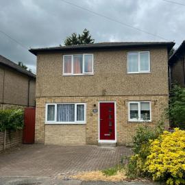 Huntingdon 5 bedroom 4 double beds, off road parking close town centre, hotel in Huntingdon