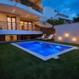 Elegant Villa In Vari With Private Pool, hotel di Vari