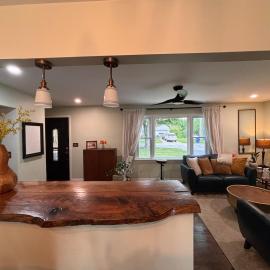 Eclectic & Fun Custom Home, hotel di Shawnee