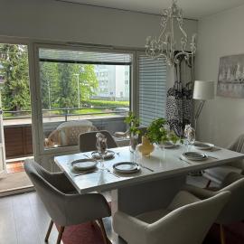 Large apartment in the centre of Jyväskylä with private swimming pool and sauna, hotel u gradu 'Jyväskylä'