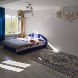 Светлая квартира для гостей, hotel in Qyzylorda