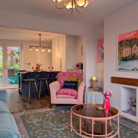 Dawns House Cromford, Peak District, Hot Tub, for 6 - stunning views, hotel in Cromford
