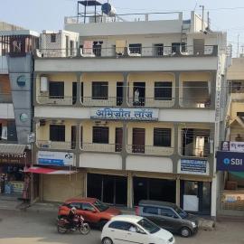 Satāna में, होटल Abhijit Lodge