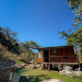 Glocke Mountain Camp, Cabin