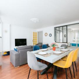 Le Triplex du Vœu Spacious Apartment, hotel a Cherbourg en Cotentin