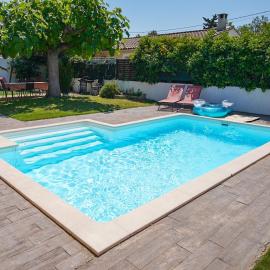 Les Elles du Moulin Avec Piscine, hotell i Vedène