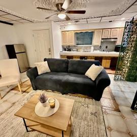 Newly Renovated 1-bed 1-bath with Parking