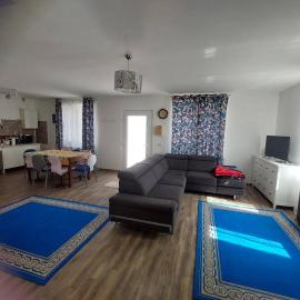Casa Alice nr 64 -Complex de Pensiuni si Casute la munte!, hotel in Ceahlău
