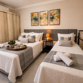 Loft moderno + ar condicionado e vaga, Hotel in Jacarèzinho