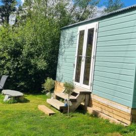 Delightful Shepherd's Hut set in peaceful meadow, hotel u gradu Davidstow
