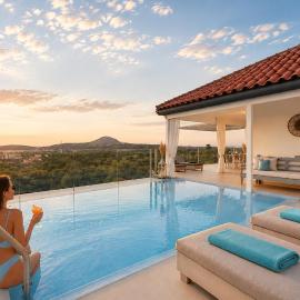 Olive Green Villa Heated Pool, hotel en Vathi