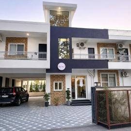 Live Free Hostel Dehradun, hotel v destinaci Déhrádún