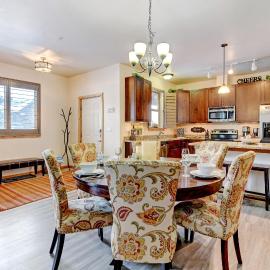 Downtown WP Condo 412 I Pool I Club House I Hot Tub I Great Views I Activity Program
