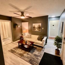 Modern 2BR Near CMMC and downtown, hotel in Lewiston