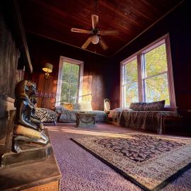 Royal Nesu Retreat House, hotel in Geyserville