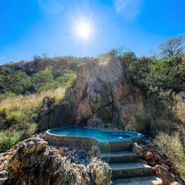 Glocke Mountain Camp, hotel en Outjo