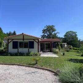 Cosy Cottage on the Lake, Hotel in Écuras