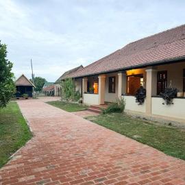 Rusticca M- slavonska kuća, hotel in Rokovci