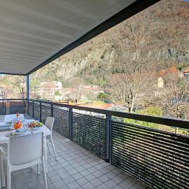 Magnolia: Laveno Centre 2BR with Terrace - Happy Rentals