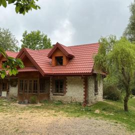 Agroturystyka Siedlisko Wydry - dom w środku lasu