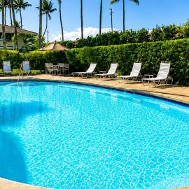 3 min Walk to Beach ! AC ! Garden Unit ! Renovated ! 3 Pools, hotel em Kapaa