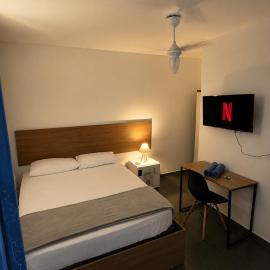 Suíte confortável e econômica perto de tudo, hotel v destinácii Resende
