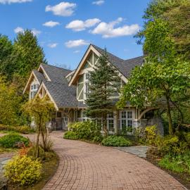 Luxury 7BR 8BA West Side Villa with Garden & Pond 5 Min to Downtown